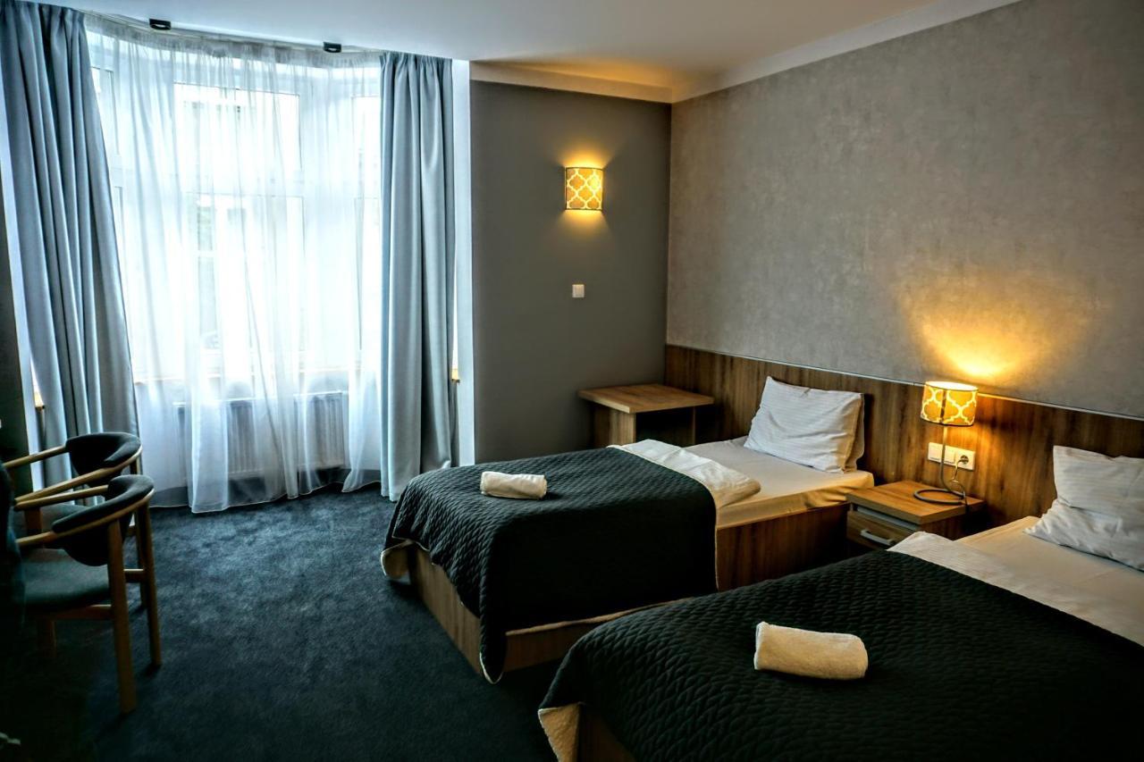 Aviator Hotel Restauracja & Spa Pabianice Exterior photo